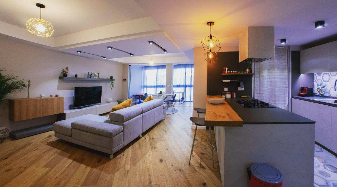 Hexagonal Design Apartment Valenza Esterno foto